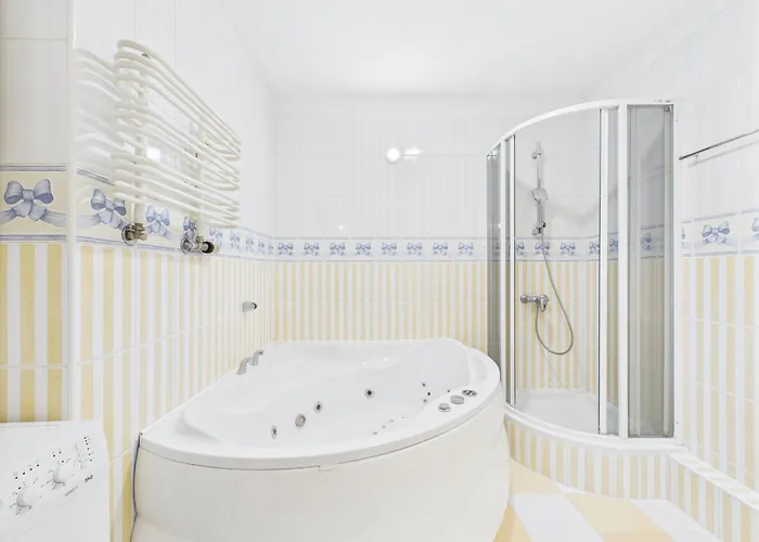 Aleje Jerozolimskie 155 Superapart *